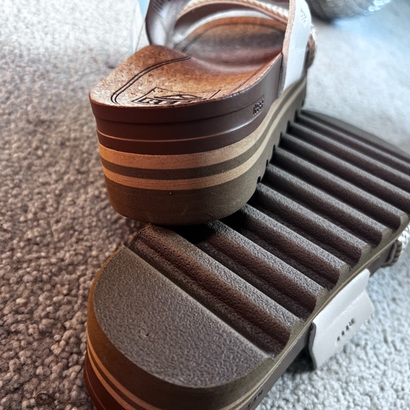 REEF Brand New With tags never worn Reef women’s sandals size 6 - Picture 4 of 5